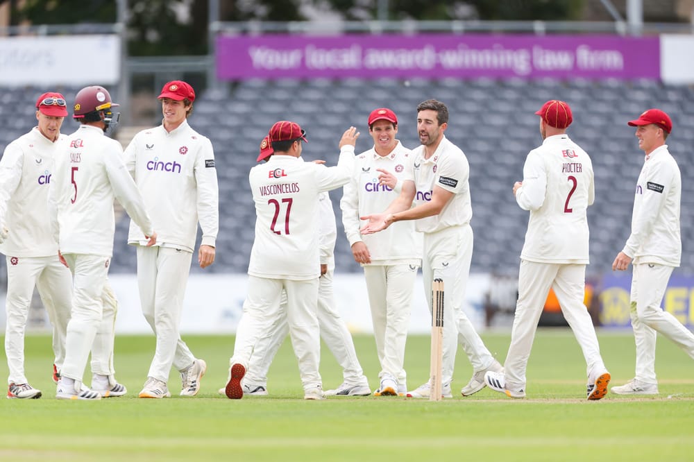 Glos vs Northants D142 1